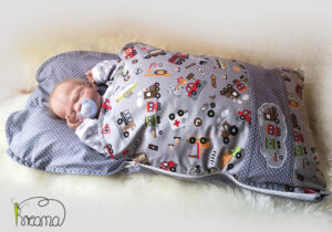 Babyschlafsack-Steckkissen-Größe-1-Autos-Punkte-grau-seitlich-2-Shop