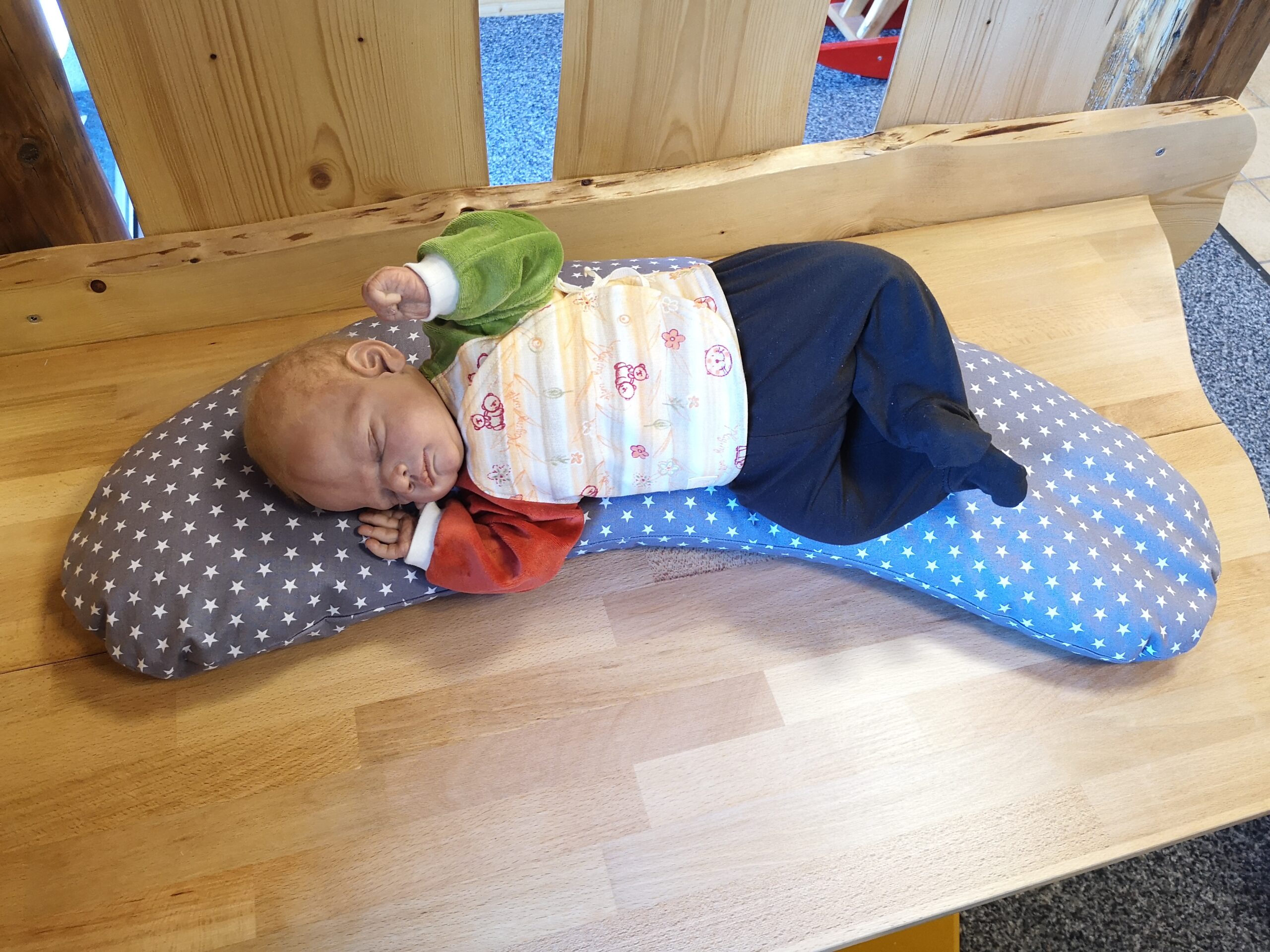 Stillkissen-mit-Puppe-Beispielfoto