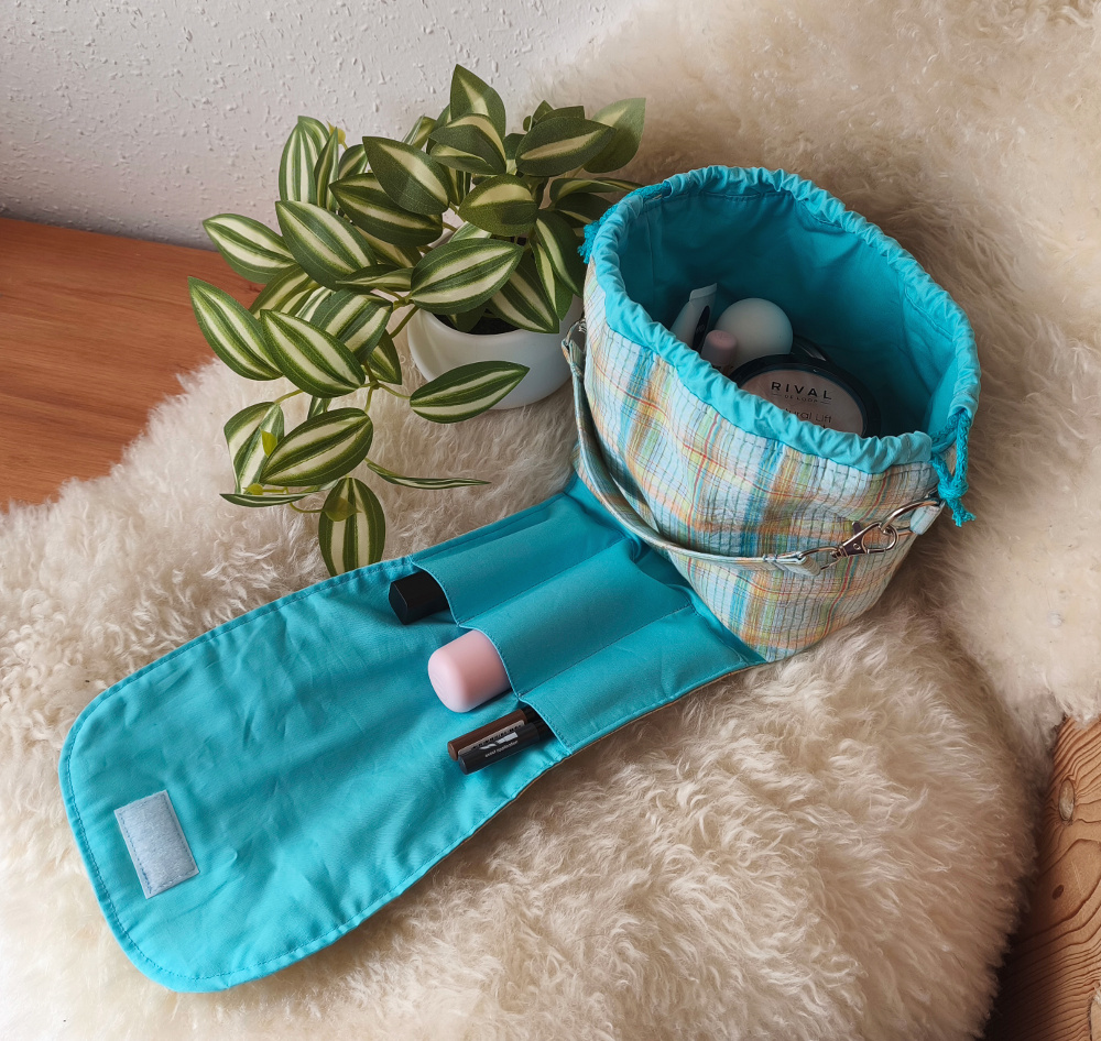 Kosmetiktasche-mit-Kordelzug-Kreana-Karo-bunt-türkis