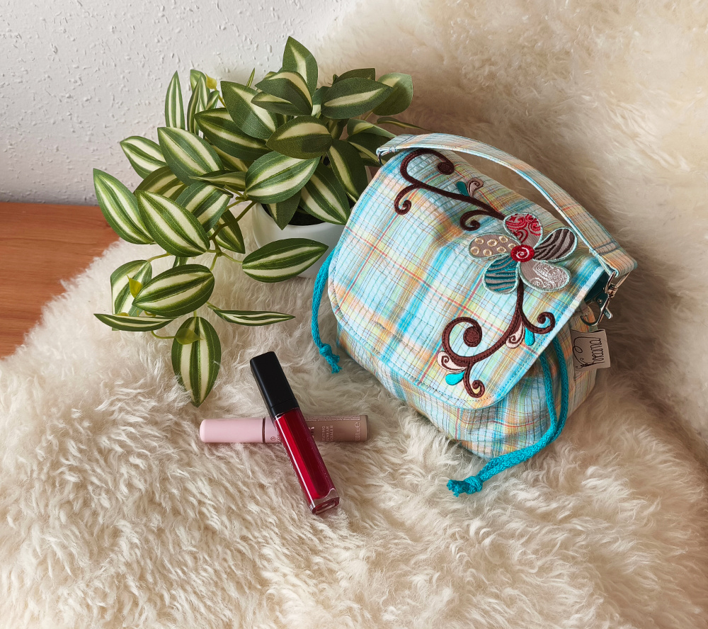 Kosmetiktasche-mit-Kordelzug-Kreana-Karo-bunt-türkis