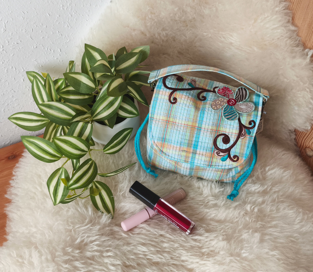Kosmetiktasche-mit-Kordelzug-Kreana-Karo-bunt-türkis