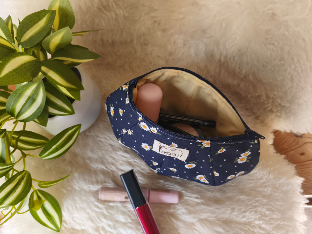 Kosmetiktasche-RV-Kreana-dunkelblau-mit-Blümchen-Produktbild