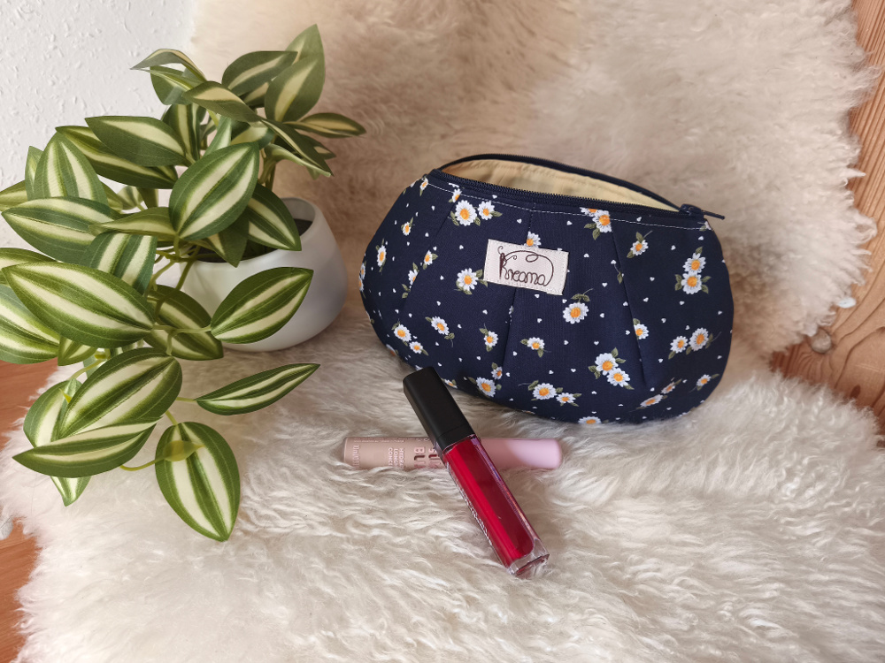 Kosmetiktasche-RV-Kreana-dunkelblau-mit-Blümchen-Produktbild