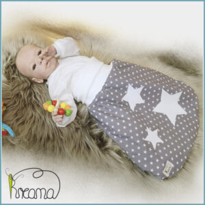 Strampelsack-Baumwollfell-Winterstrampelsack-Kreana-Sterne-grau-mit-Applikation-Sterne